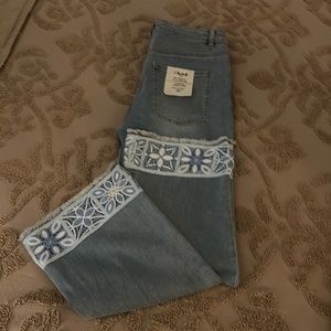 NWT Charlie B Cropped Embroidered Jeans 8